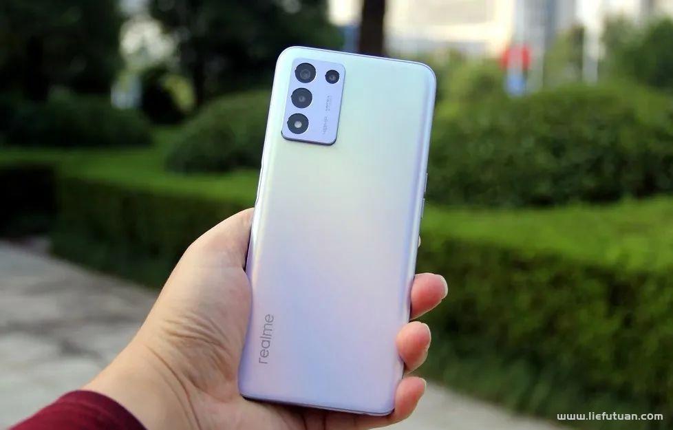 pexels-pixabay-267045.jpg 【2022手机千元标杆】真我 Q3s 144Hz屏幕+5000mAh电池,价格跳水至1199元!