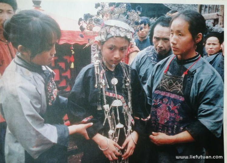 沈从文短篇小说《萧萧》故事梗概：人性之美消散了苦难，改变了结局