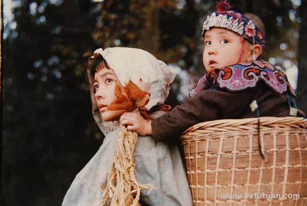 沈从文短篇小说《萧萧》故事梗概：人性之美消散了苦难，改变了结局