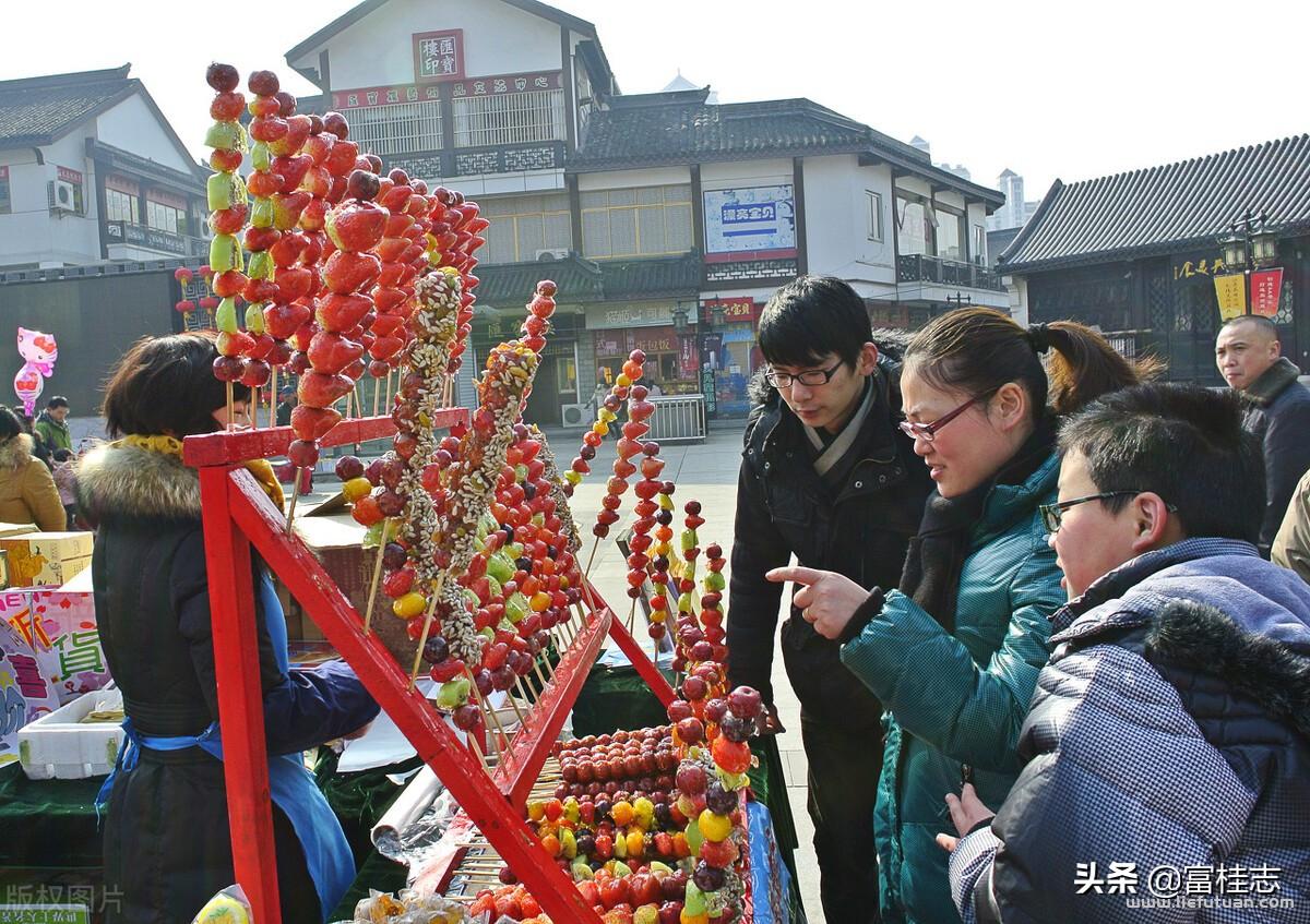 摆地摊卖什么最赚钱而且很受欢迎（10个过年地摊项目，低成本高收益）