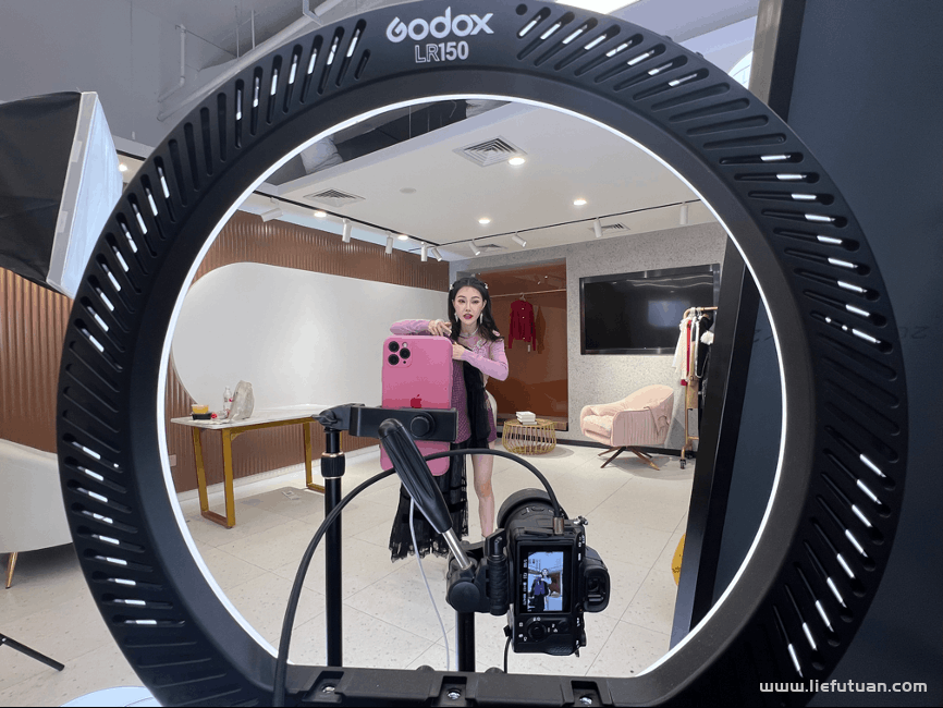 直播6天0销量，狠心转型后，她一晚上卖掉3万件高端货