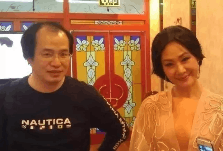 于文华老公是谁，二婚嫁钢琴家李年，如今生活甜事业旺