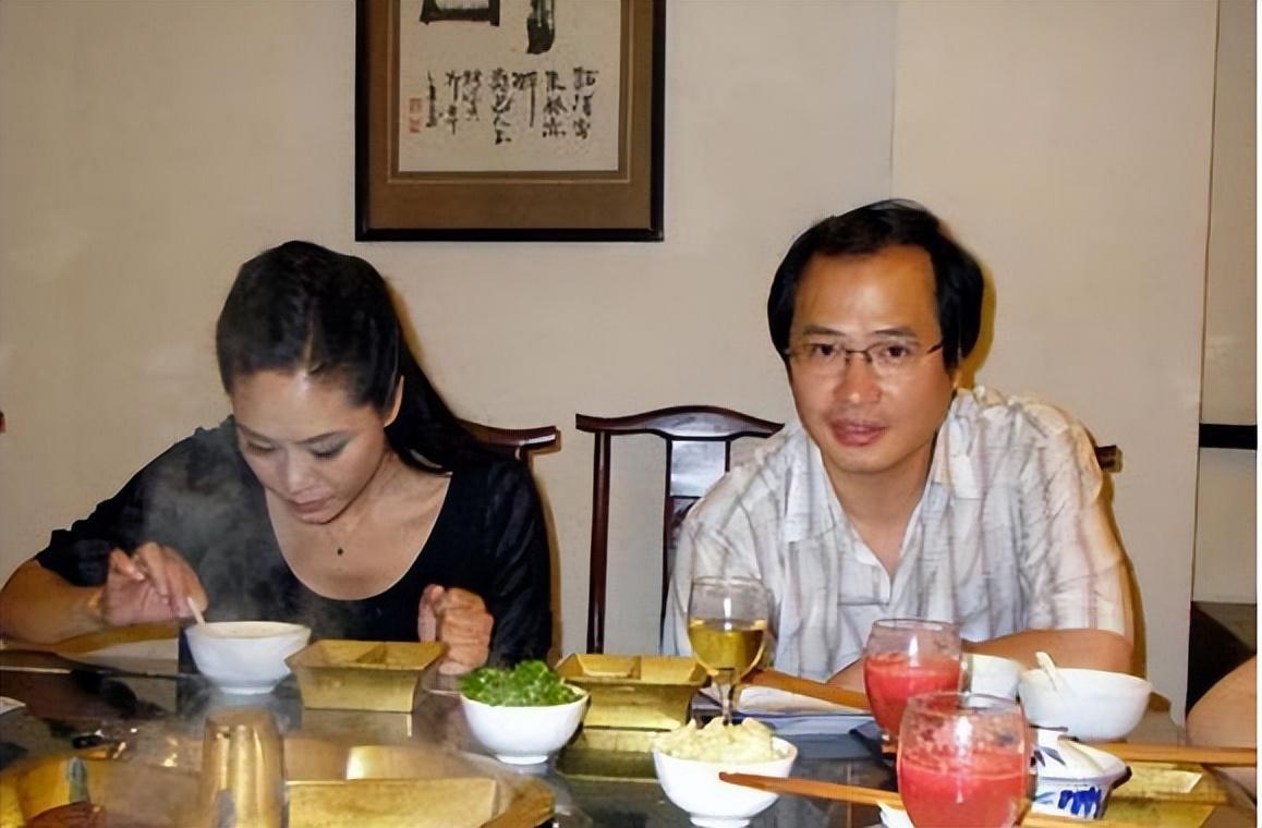 于文华老公是谁，二婚嫁钢琴家李年，如今生活甜事业旺