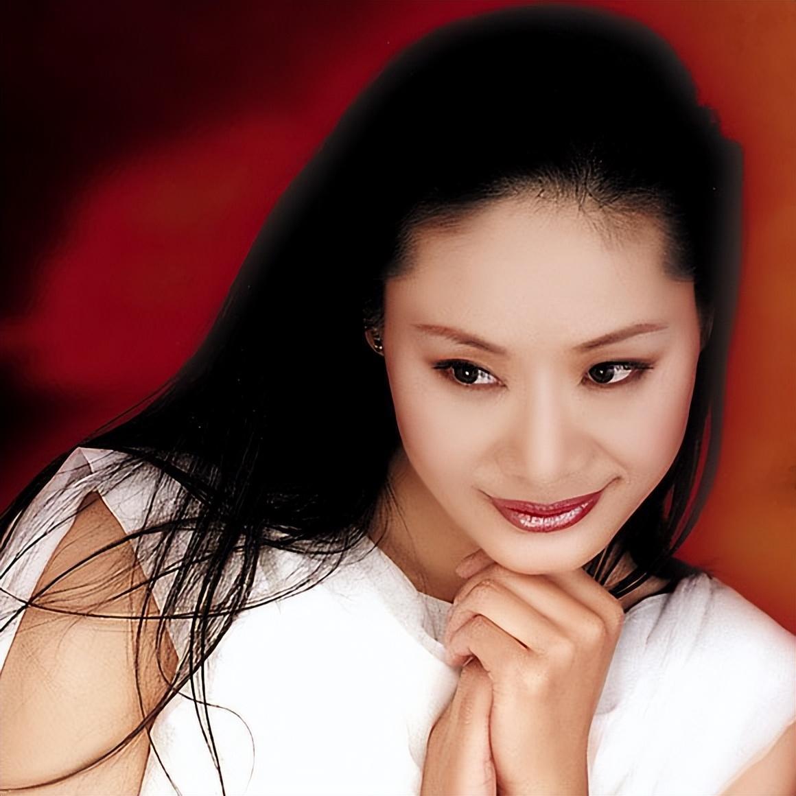 于文华老公是谁，二婚嫁钢琴家李年，如今生活甜事业旺