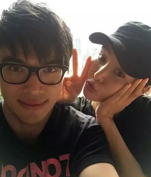 网曝杨颖弟弟要选秀出道？就读于名校长相帅气像姐姐