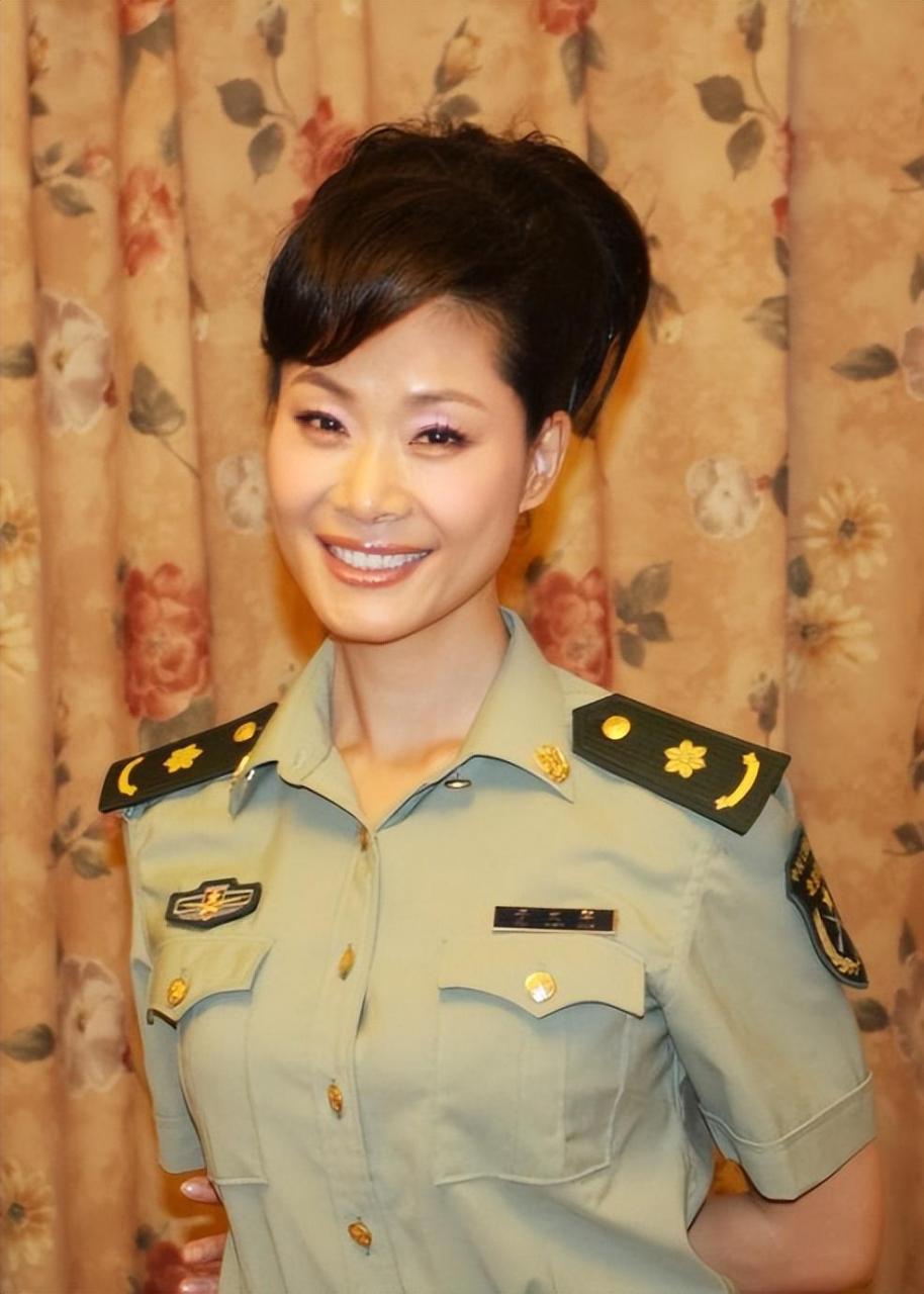 于文华老公是谁，二婚嫁钢琴家李年，如今生活甜事业旺