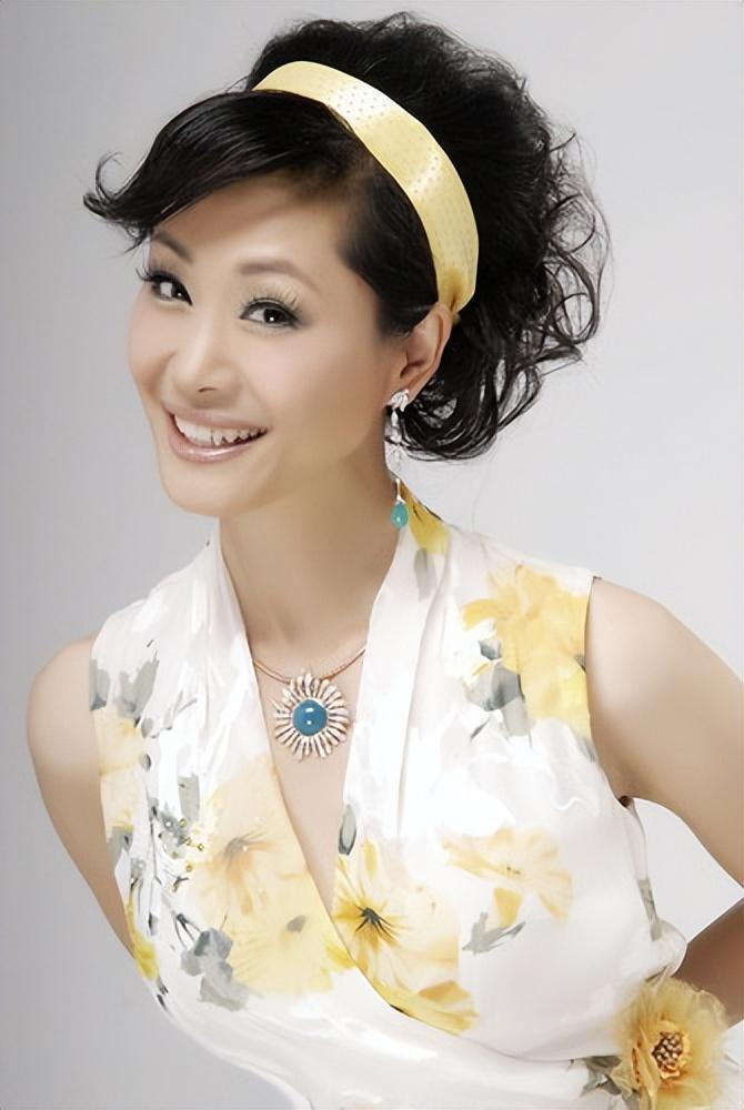 于文华老公是谁，二婚嫁钢琴家李年，如今生活甜事业旺