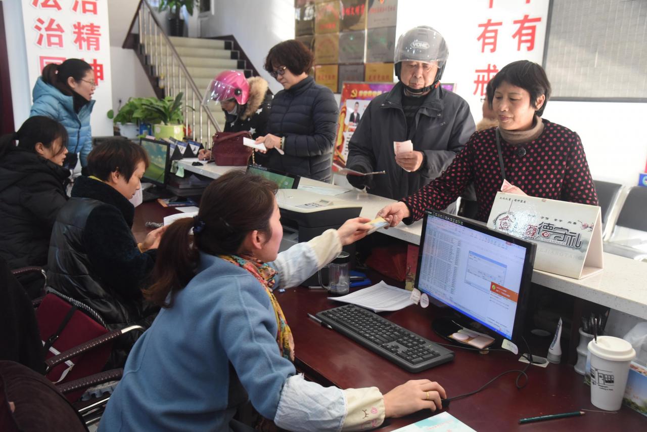 明年取消新农合缴费是真的吗，有村民选择断缴！有猫腻？