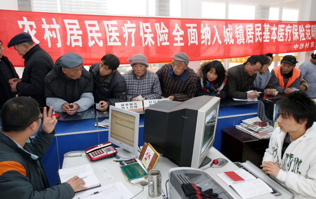 明年取消新农合缴费是真的吗，有村民选择断缴！有猫腻？