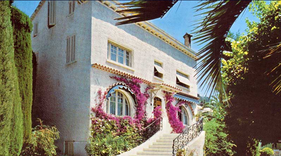 揭秘雅诗兰黛香水的秘密成分和品牌背后的故事 揭秘雅诗兰黛香水的秘密成分和品牌背后的故事