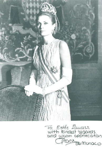 揭秘雅诗兰黛香水的秘密成分和品牌背后的故事 揭秘雅诗兰黛香水的秘密成分和品牌背后的故事