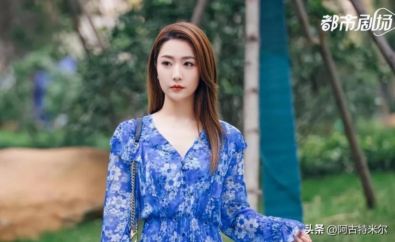 白冰小姐姐：诠释时尚与气质并存的新一代女性！