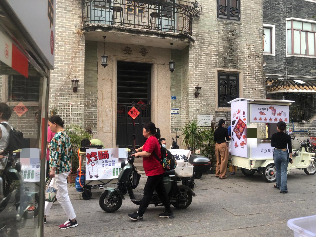 摆地摊赚钱吗？揭秘摆摊背后的真实收入和心酸故事