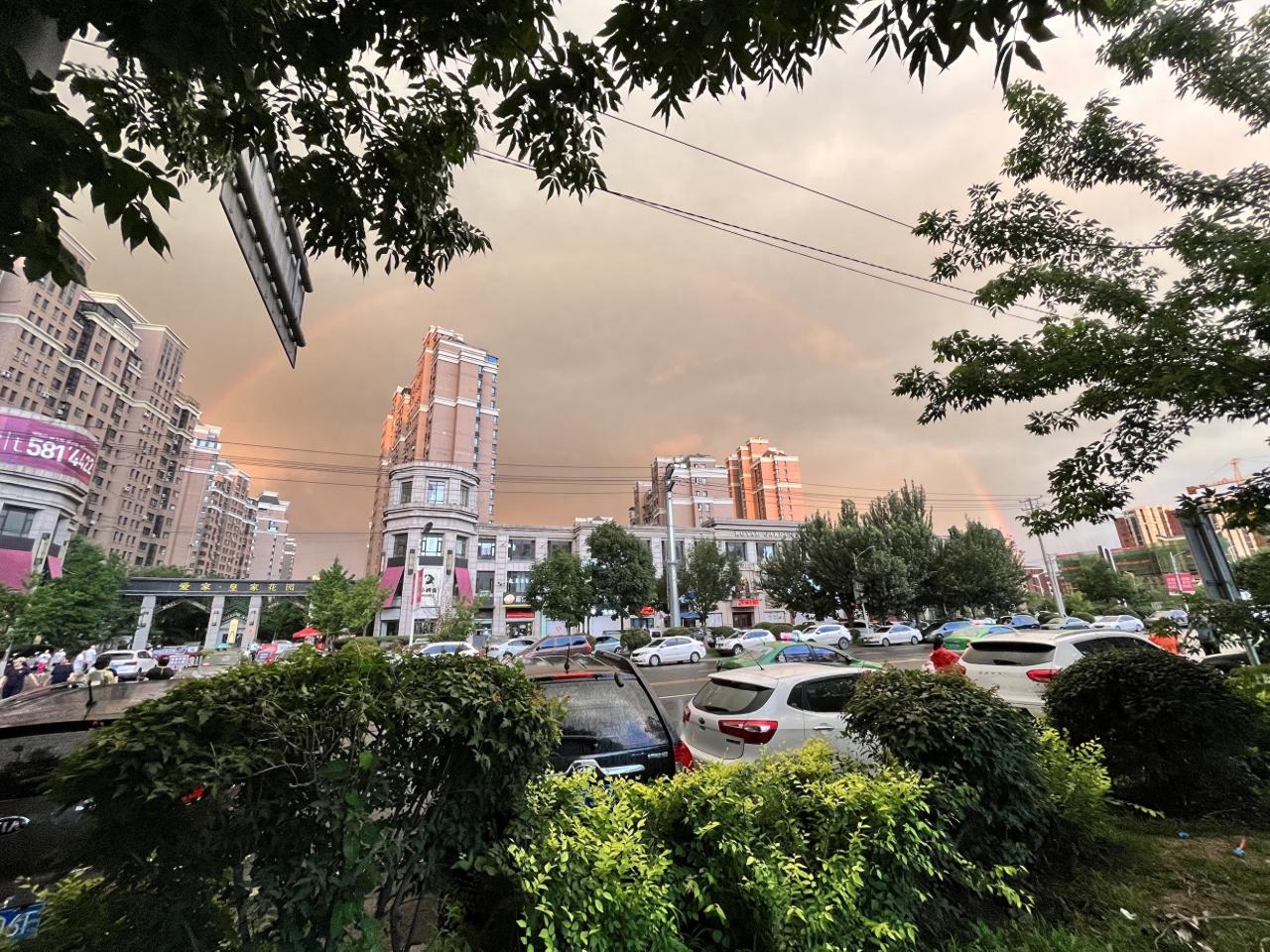 摆地摊赚钱吗？揭秘摆摊背后的真实收入和心酸故事