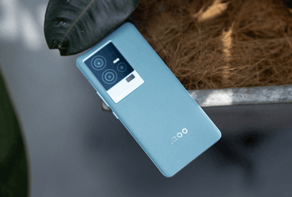 【独家推荐】买手机不要凑活，预算高点，直接一步到位选这4款，能用五六年！