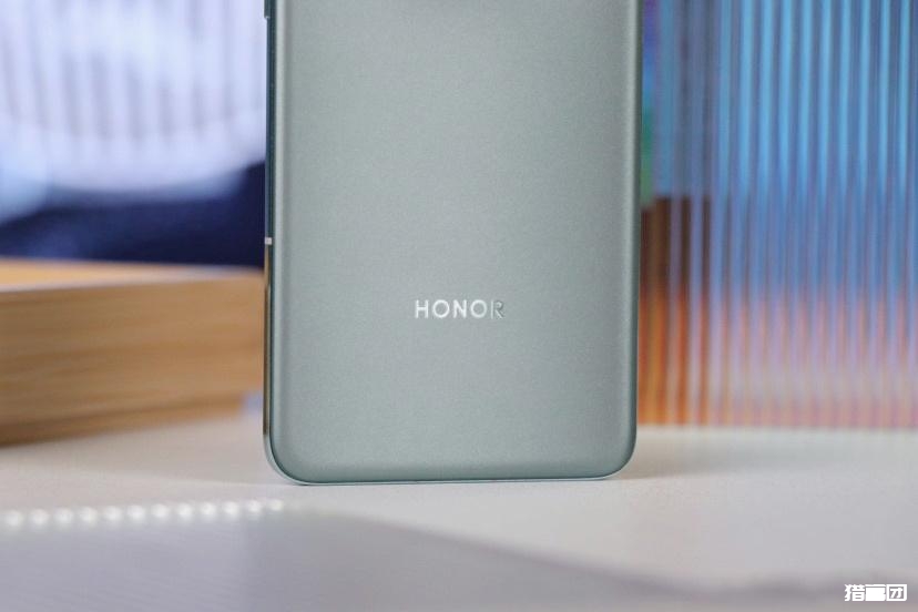 荣耀Magic5 vs 华为Mate60: 为何推荐购买荣耀? 荣耀Magic5 vs 华为Mate60: 为何推荐购买荣耀?