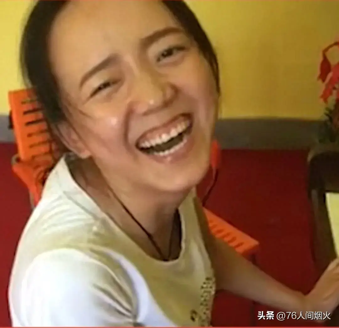 在钢琴旁笑了9年的人是谁，走红后拒绝带货