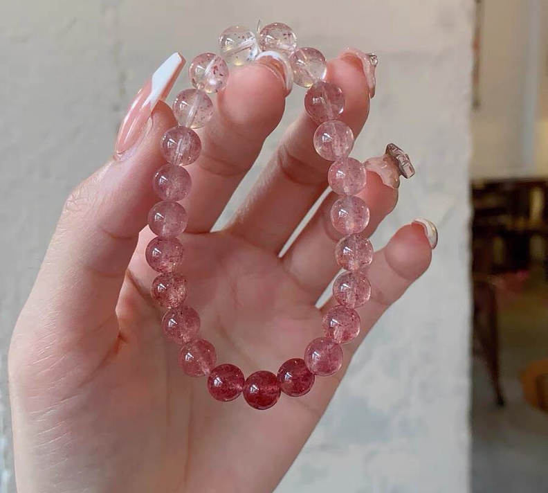 算命狂热，年轻人成就繁荣玄学产业：水晶10元卖百元，玄学课程收费上万