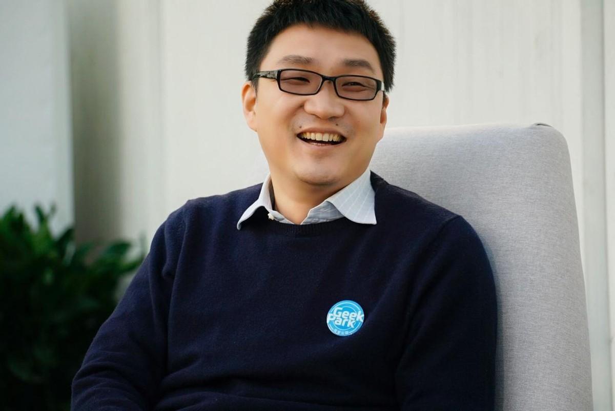 拼多多创始人黄峥义无反顾，捐出千亿资产，选择做“首善”，令人叹服！