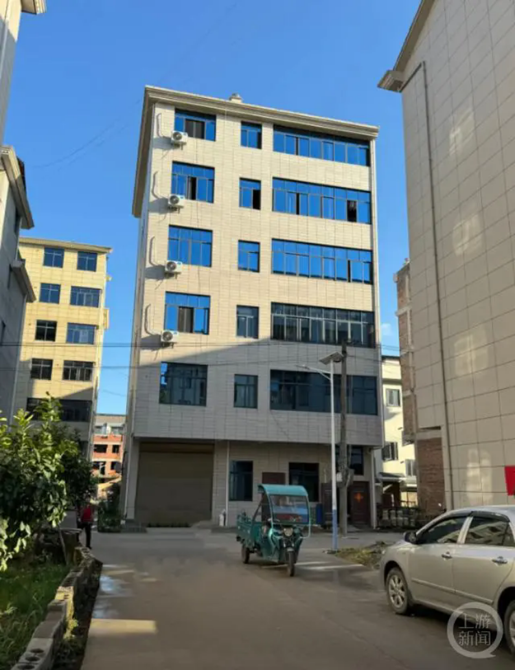 江西上饶 房东“提灯定损”，这招太损了！