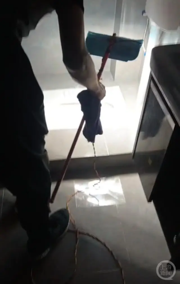 江西上饶 房东“提灯定损”，这招太损了！