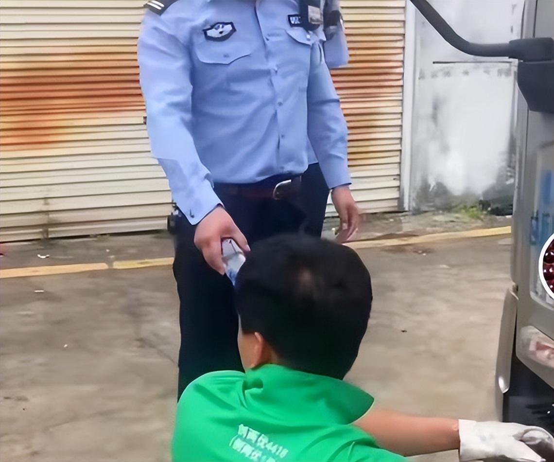 “提灯定损”事发地民宿遭大量退订,提灯定损给江西旅游造成百亿损失 “提灯定损”事发地民宿遭大量退订,提灯定损给江西旅游造成百亿损失
