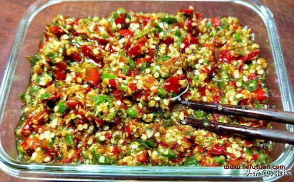 新鲜辣椒酱怎么做好吃又香(正确的家用辣椒酱制作方法)香辣入味,久放不坏