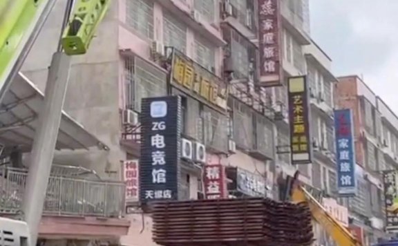 长沙楼房倒塌致23人被困39人失联 倒塌房屋，有不同程度结构改动