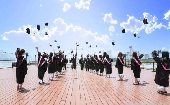 在别的国家做到1%就算成功了,在我们这里可能就得做到千分之一