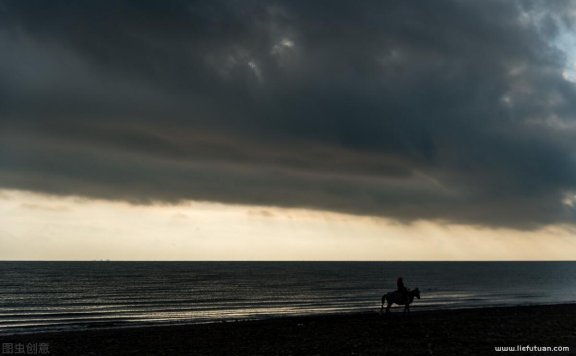 任加代的结局怎样，一代枭雄中的素影是什麽结局