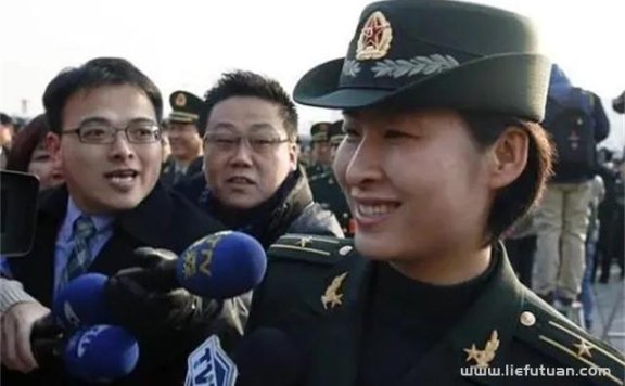 中国首位女宇航员——刘洋