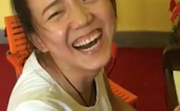 在钢琴旁笑了9年的人是谁，走红后拒绝带货