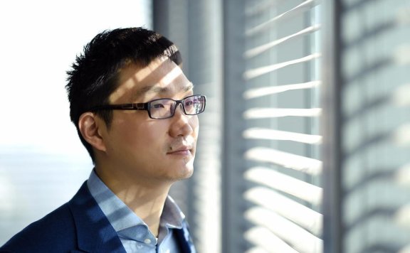 拼多多创始人黄峥义无反顾，捐出千亿资产，选择做“首善”，令人叹服！