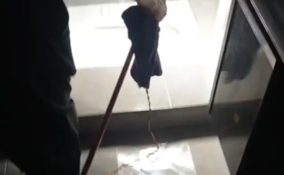 江西上饶 房东“提灯定损”，这招太损了！